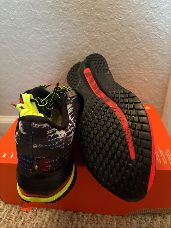 Nike Pegasus Multicolor ‼️STEAL‼️Size 10.5M